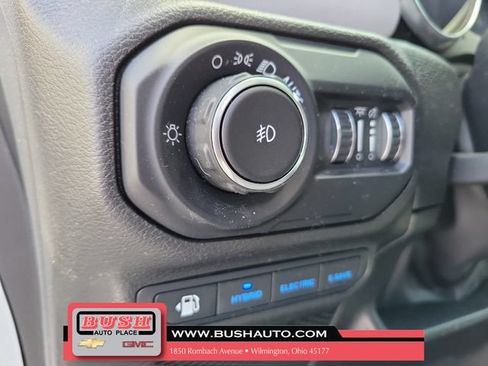 Used 2022 Jeep Wrangler Unlimited Sahara AWD/4WD image 19