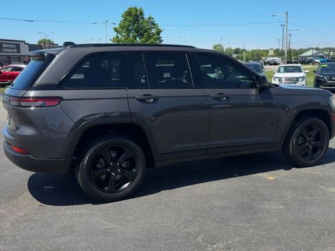 Used 2023 Jeep Grand Cherokee Altitude AWD/4WD image 7