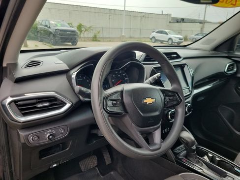 Used 2021 Chevrolet TrailBlazer LT w/ Convenience Package FWD image 18
