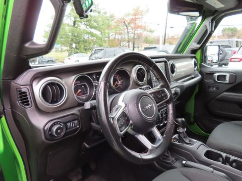 Used 2019 Jeep Wrangler Unlimited Sahara image 19