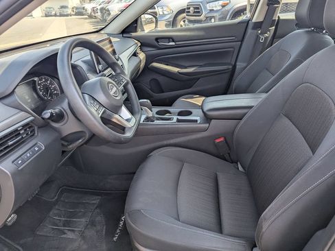 Used 2025 Nissan Altima 2.5 SV FWD image 15