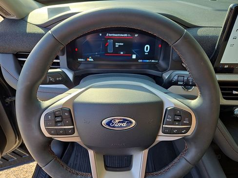Used 2026 Ford Explorer Active AWD/4WD image 19