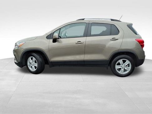 Used 2022 Chevrolet Trax LT w/ LT Convenience Package image 4