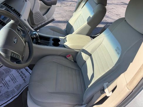Used 2011 Ford Taurus SE FWD image 17