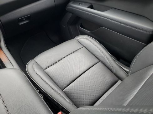 Used 2025 GMC Yukon Denali image 18