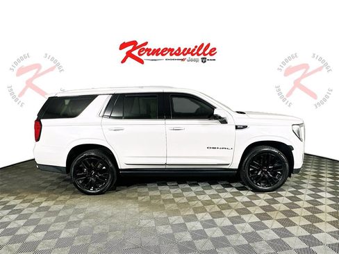 Used 2021 GMC Yukon Denali w/ Denali Premium Package image 8
