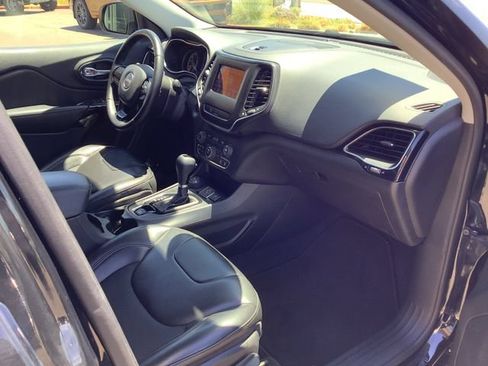 Used 2020 Jeep Cherokee Latitude Plus AWD/4WD image 33
