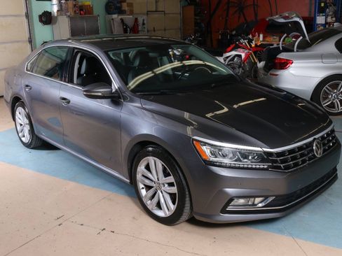 Used 2018 Volkswagen Passat 2.0T SE FWD image 4