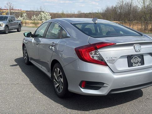 Used 2018 Honda Civic EX image 9