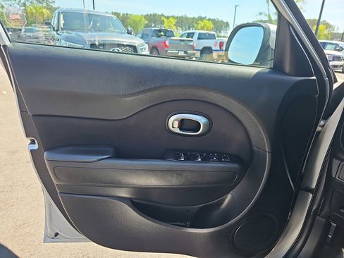 Used 2019 Kia Soul FWD image 27