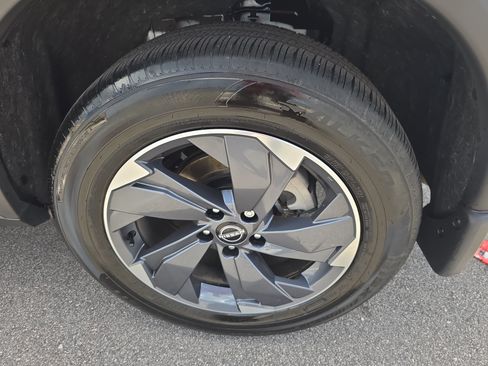 Used 2025 Nissan Rogue SV FWD image 34