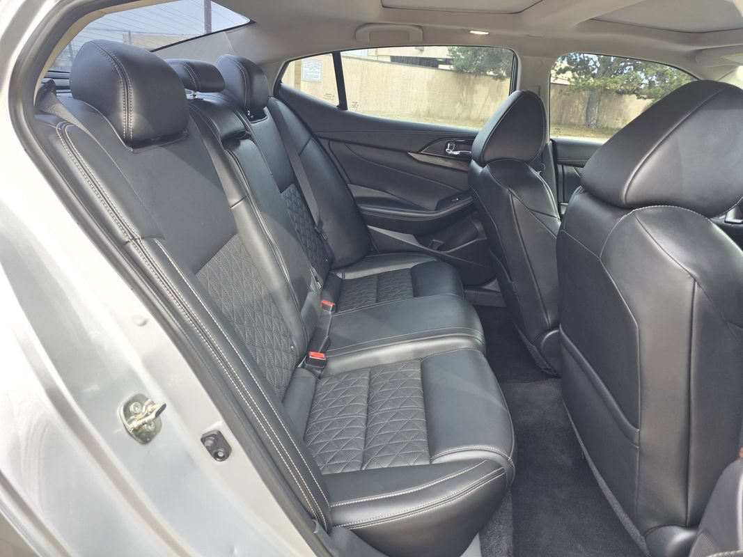 Used 2017 Nissan Maxima Platinum FWD image 20