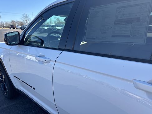 New 2026 Jeep Grand Cherokee Limited AWD/4WD image 13