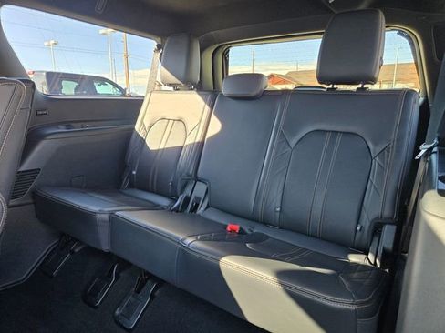 Used 2024 Ford Expedition Max Platinum image 6