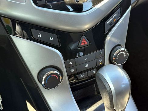Used 2013 Chevrolet Cruze LS image 22