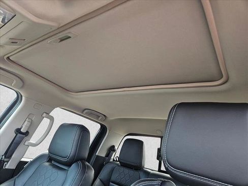 Used 2025 Nissan Frontier SL RWD image 20