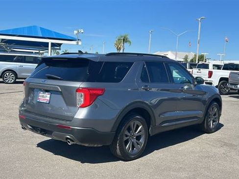 Certified 2022 Ford Explorer XLT w/ Equipment Group 202A AWD/4WD image 3