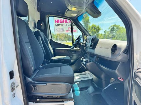 Used 2022 Mercedes-Benz Sprinter 2500 image 16