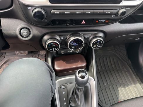 Used 2024 Hyundai Venue SEL image 5