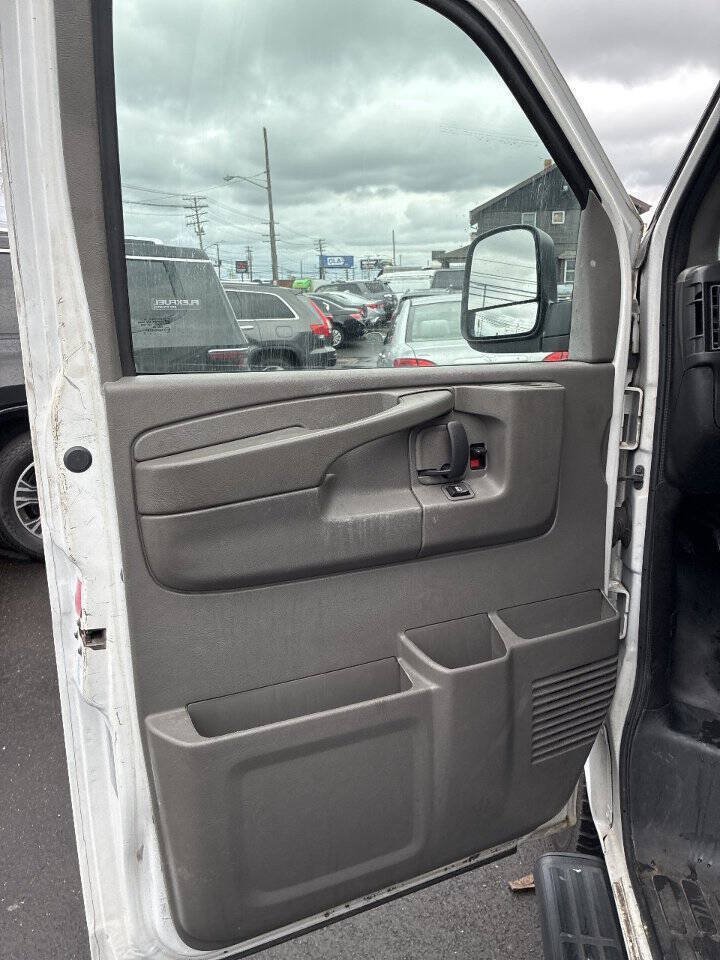 Used 2015 Chevrolet Express 2500 LS RWD image 7