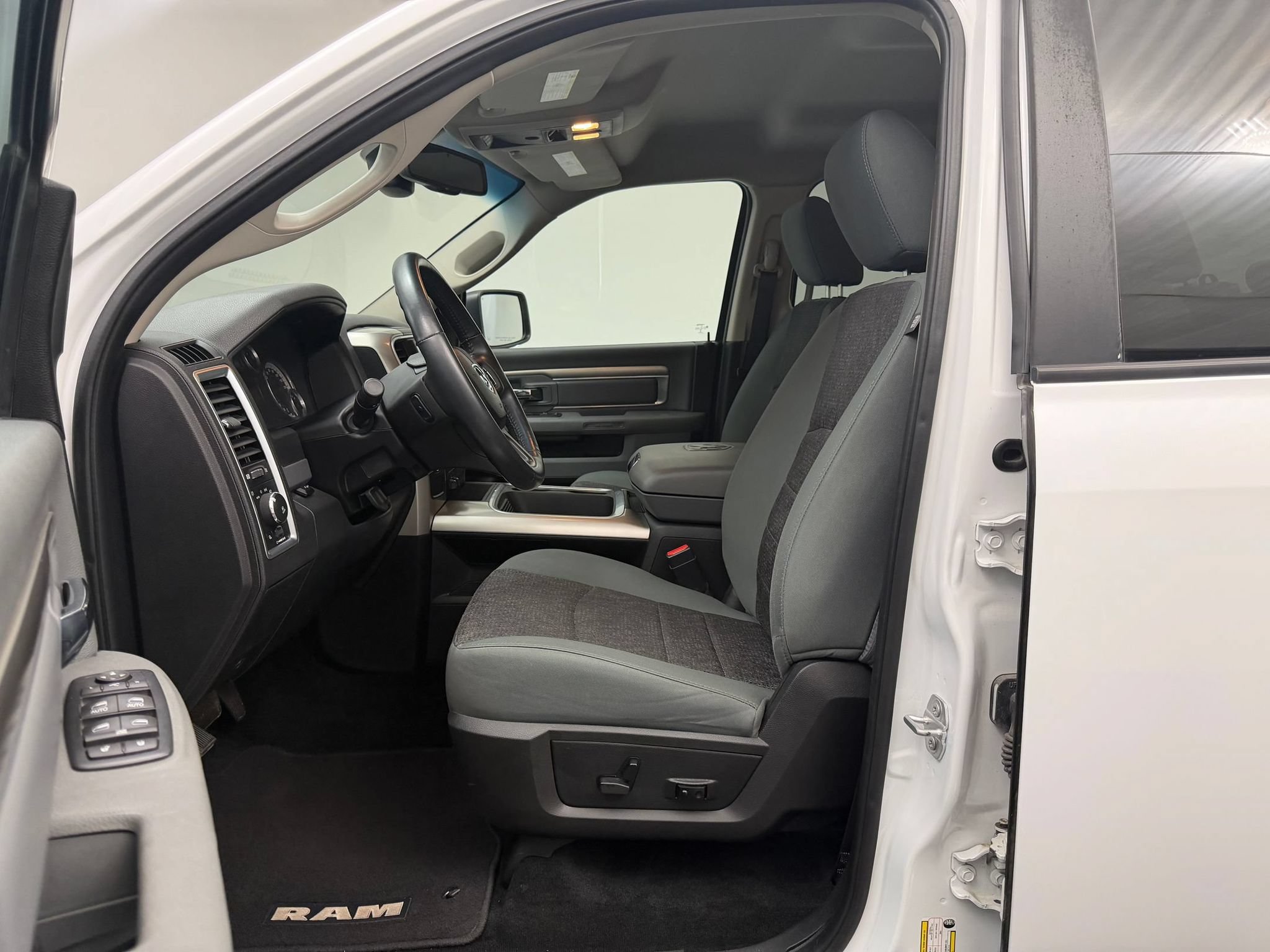 Used 2016 RAM 1500 Big Horn RWD image 5