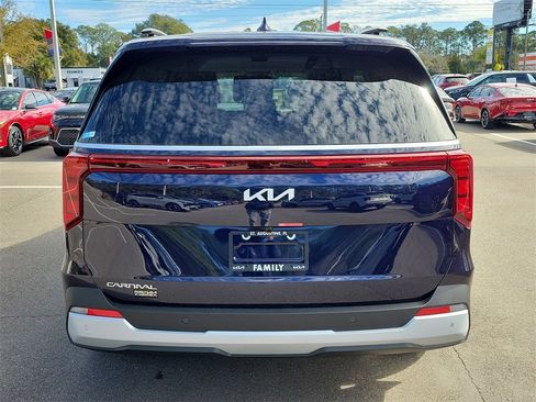 New 2026 Kia Carnival EX image 5