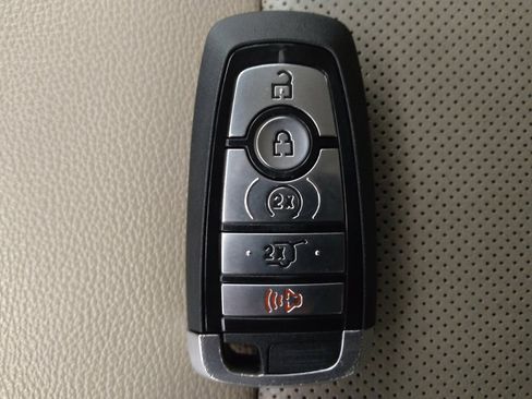 Used 2021 Ford Explorer Limited w/ Equipment Group 301A image 32