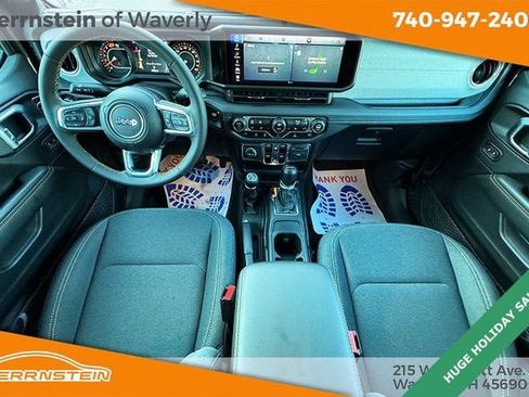 Used 2024 Jeep Wrangler Sahara image 13