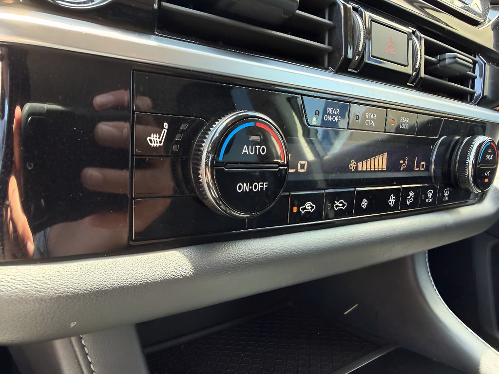 Used 2024 Nissan Pathfinder SV FWD image 28