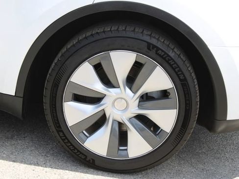 Used 2023 Tesla Model Y Long Range AWD/4WD image 7