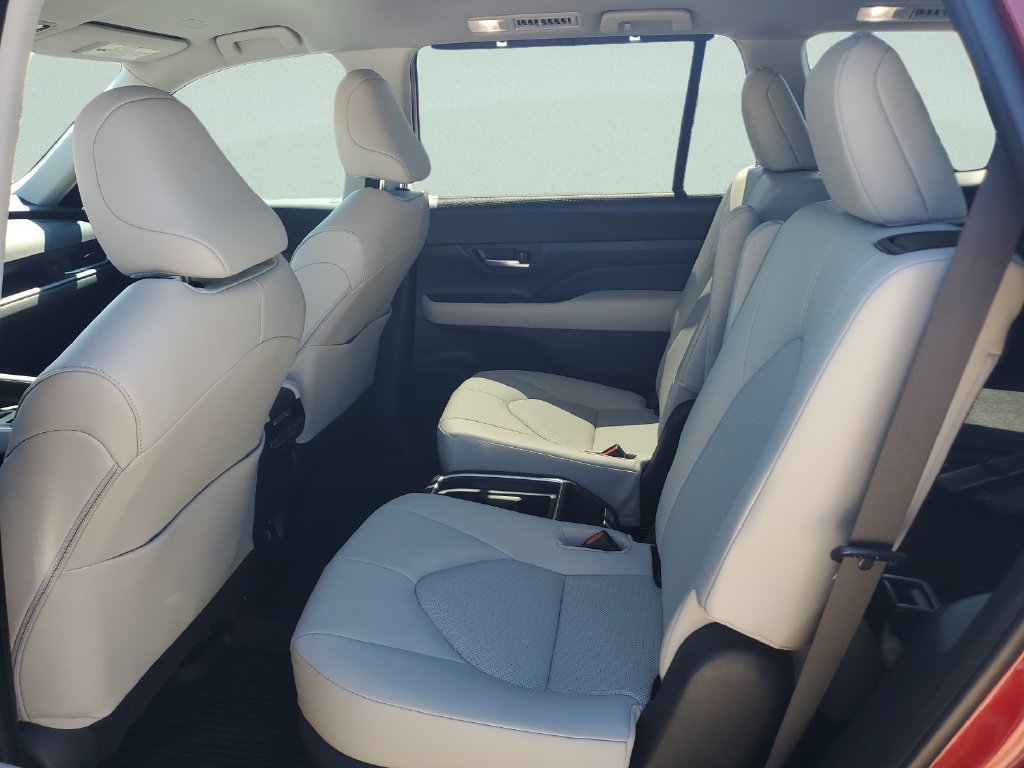Certified 2025 Toyota Grand Highlander FWD image 10