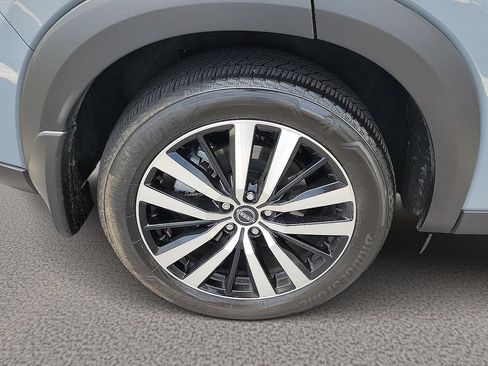 Used 2025 Nissan Pathfinder Platinum FWD image 6