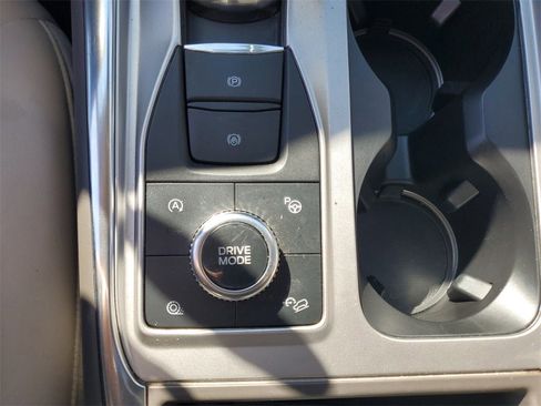 Used 2020 Ford Explorer Platinum w/ Premium Technology Package image 24