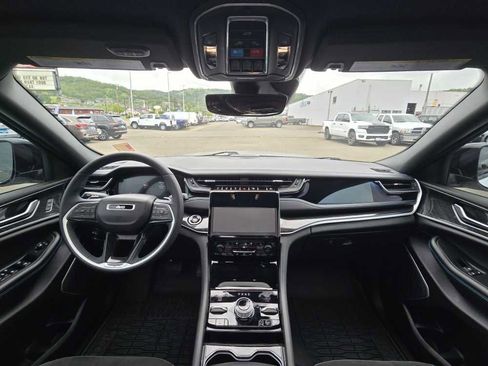 Used 2023 Jeep Grand Cherokee Trailhawk AWD/4WD image 15