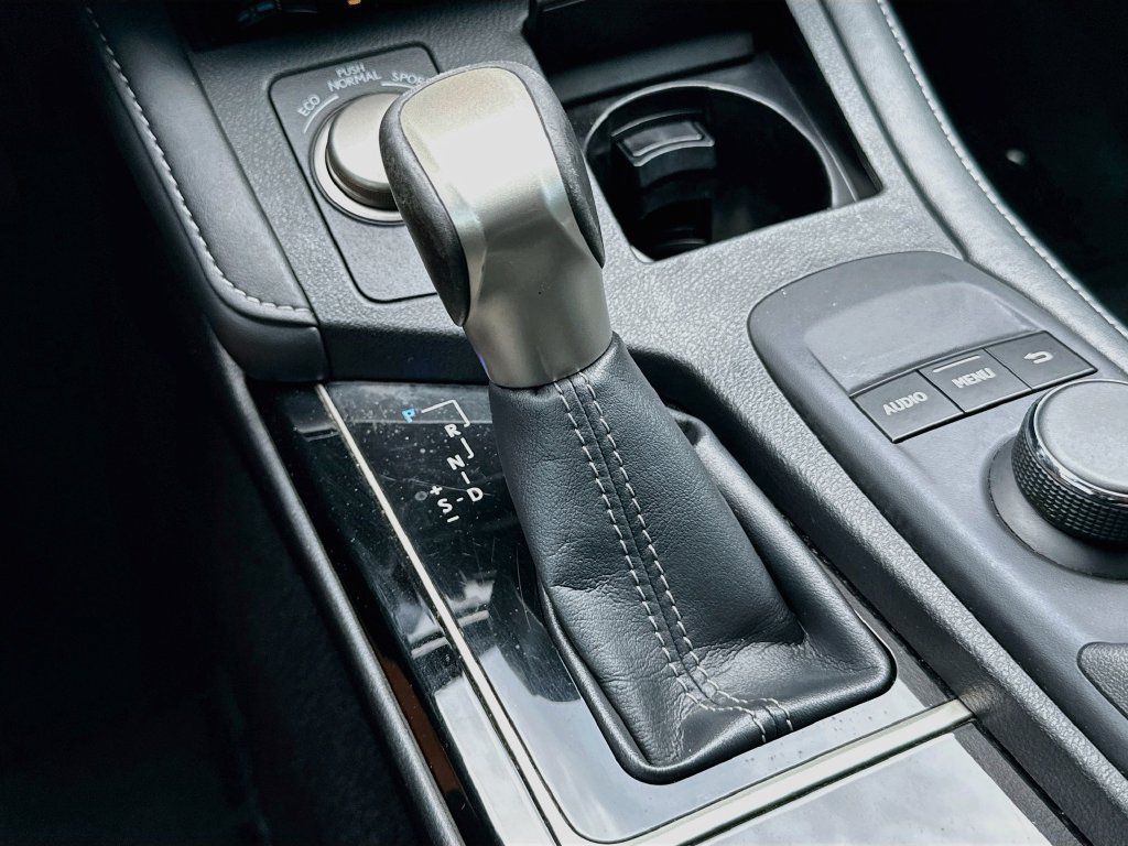 Used 2016 Lexus ES 350 w/ Premium Package w/Wood Trim FWD image 16