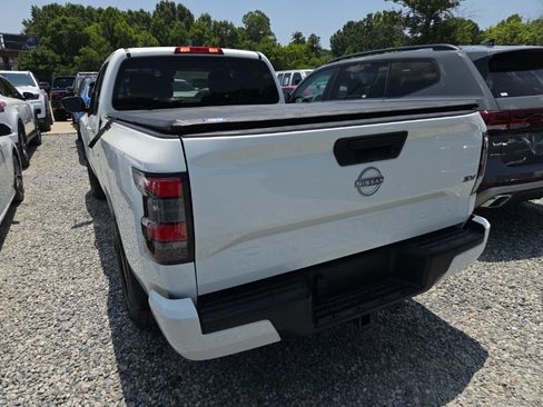 Used 2024 Nissan Frontier SV w/ Tow Package RWD image 4