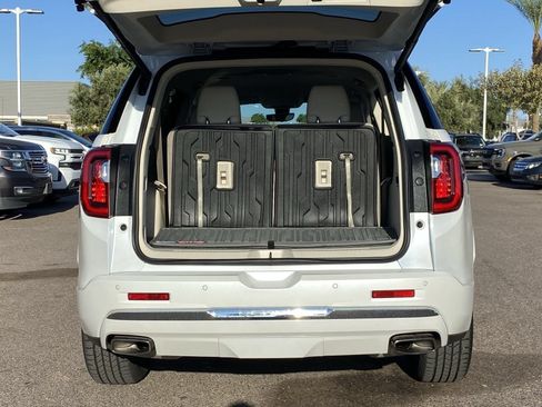 Used 2021 GMC Acadia Denali w/ Denali Technology Package FWD image 16