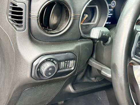 Used 2021 Jeep Gladiator Overland AWD/4WD image 11