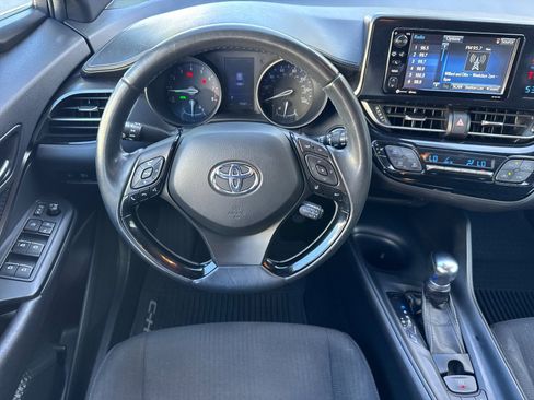 Used 2018 Toyota C-HR XLE FWD image 14