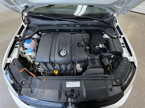 Used 2011 Volkswagen Jetta SE FWD image 28