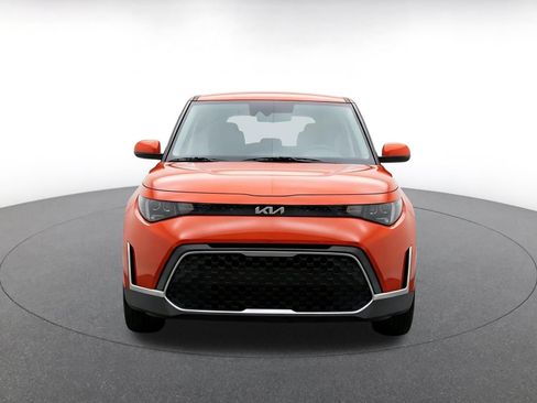 Used 2025 Kia Soul LX w/ LX Technology Package FWD image 2