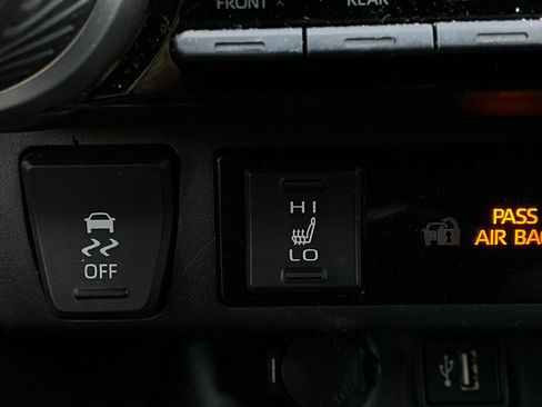 Used 2025 Toyota RAV4 XLE image 28