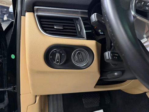 Used 2018 Porsche Macan image 21