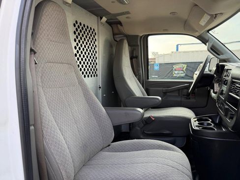 Used 2019 Chevrolet Express 2500 image 22