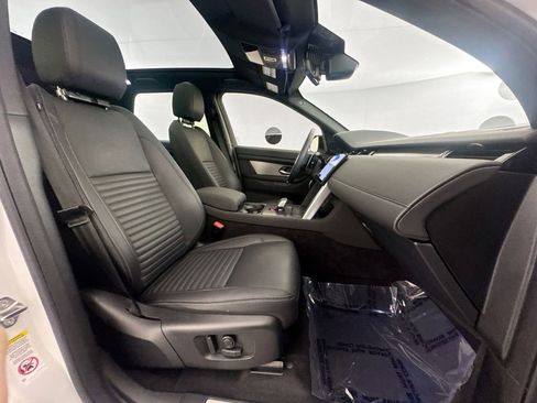 Certified 2025 Land Rover Discovery Sport Dynamic SE image 28
