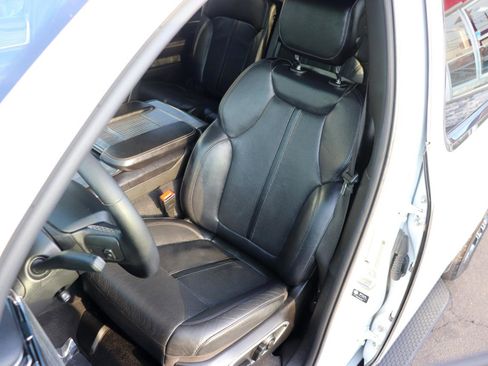 Used 2024 Jeep Wagoneer L Series II w/ Flexible Seating Group image 11