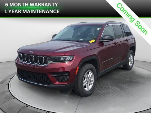 Used 2024 Jeep Grand Cherokee Laredo RWD image 1