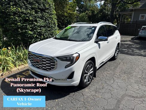 Used 2020 GMC Terrain Denali w/ Denali Premium Package AWD/4WD image 3