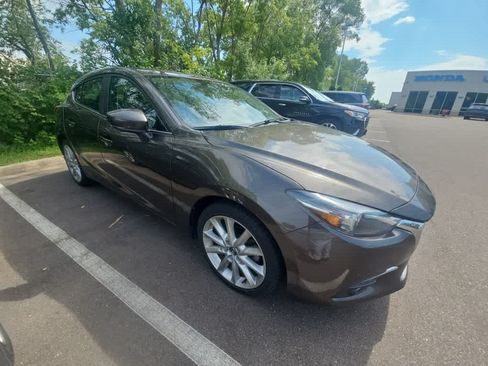 Used 2017 MAZDA MAZDA3 Grand Touring w/ Premium Equipment Package FWD image 3