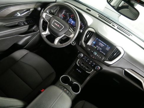 Used 2024 GMC Terrain SLE AWD/4WD image 9